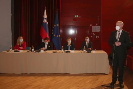 VLADA JAVNA TRIBUNA V  PIVKI 10 FOTO LJUBO VUKELIČ